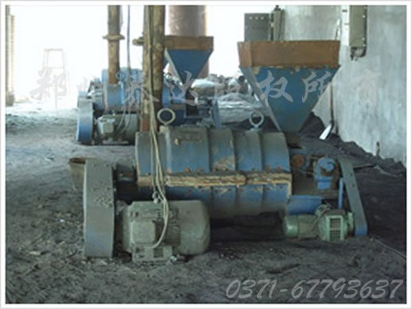 <b>江蘇客戶烘干機(jī)配套噴煤機(jī)現(xiàn)</b>